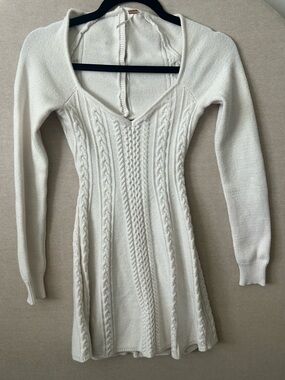 Free People- Cream Cable Knit V‑Neck Sweater Dress- XS
